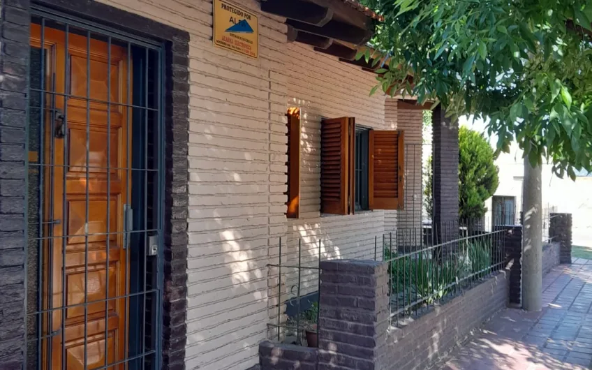 Casa en venta – Arnaldo 590