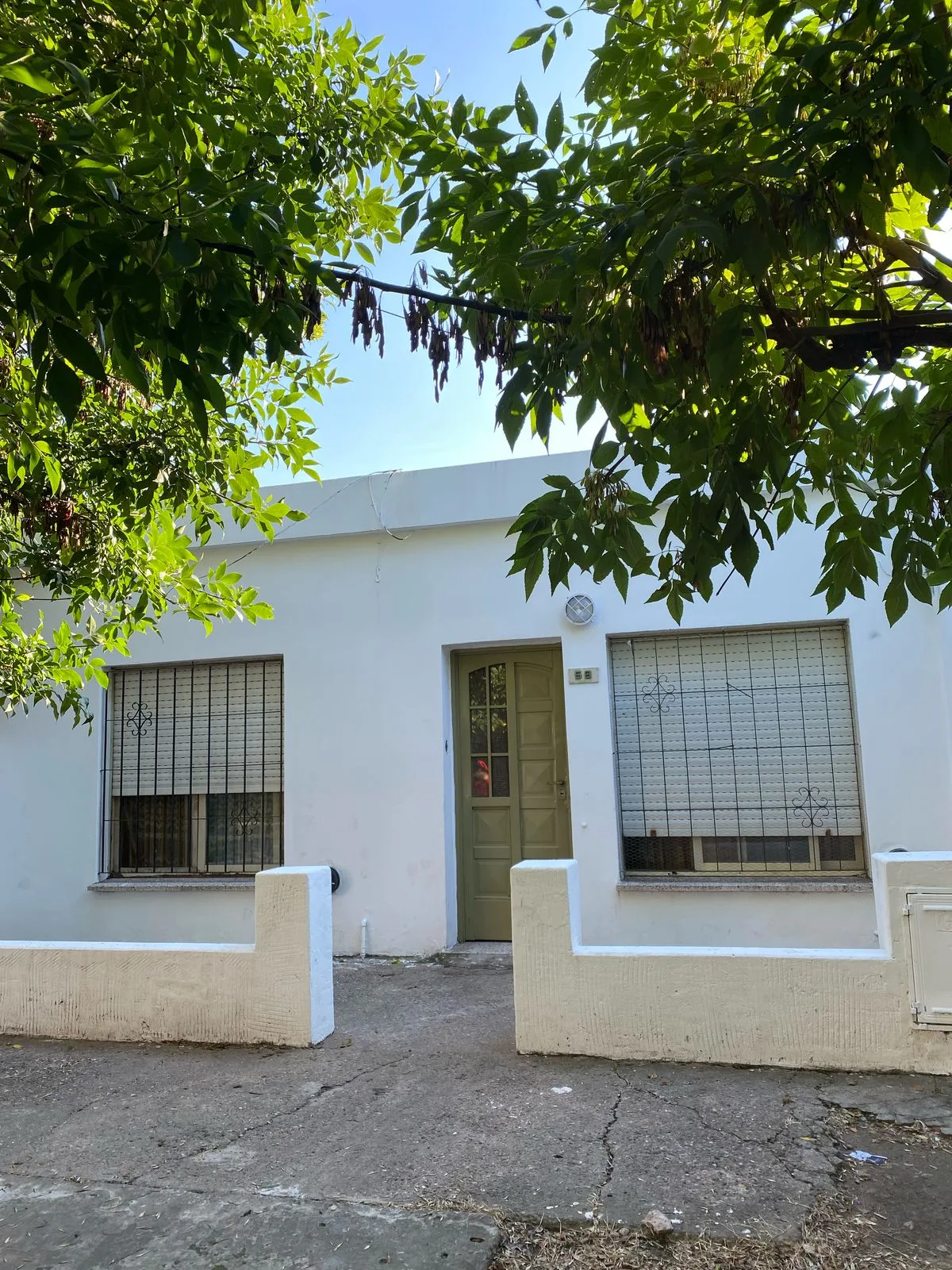 ¡Oportunidad! Venta de casa en San Pedro con patio y garaje.