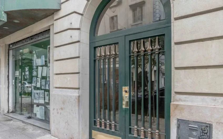 Venta de exclusivo departamento reciclado en Recoleta