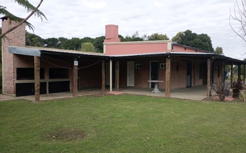 Quinta en venta en Vuelta de Obligado con piscina y amplio parque