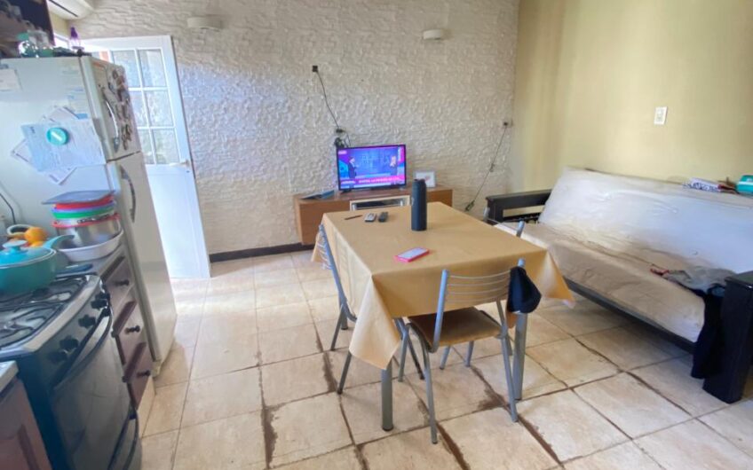 Casa en Venta con Patio y Parrilla – Gdor. Castro