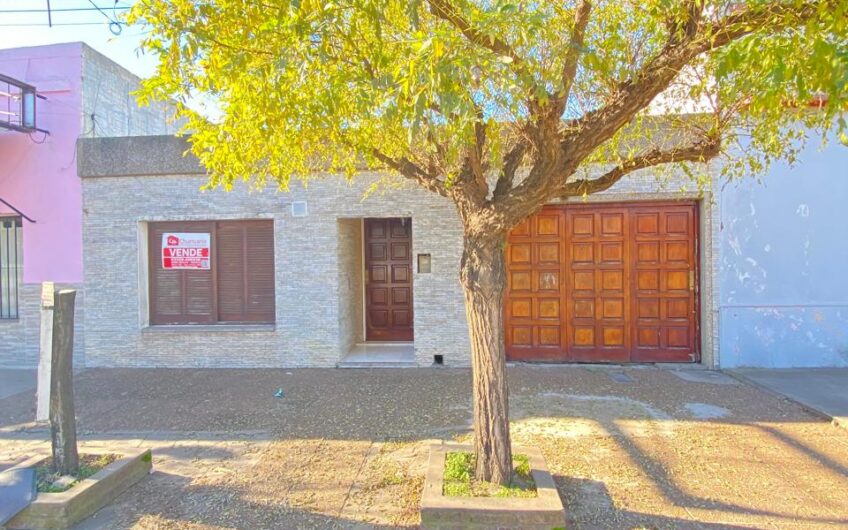 Casa en Venta con Patio y Parrilla – Gdor. Castro