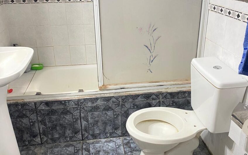 Casa en Venta con Patio y Parrilla – Gdor. Castro