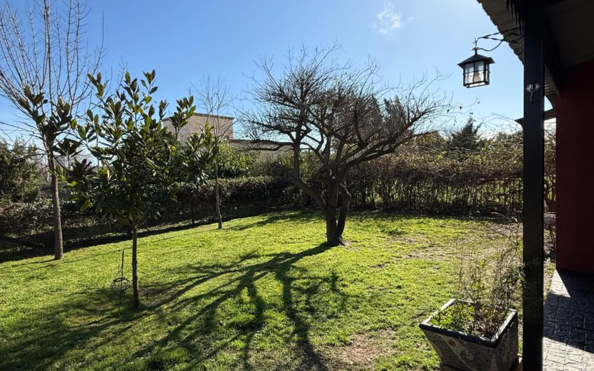Casa Quinta con Departamentos Turísticos – Barrio La Calandria