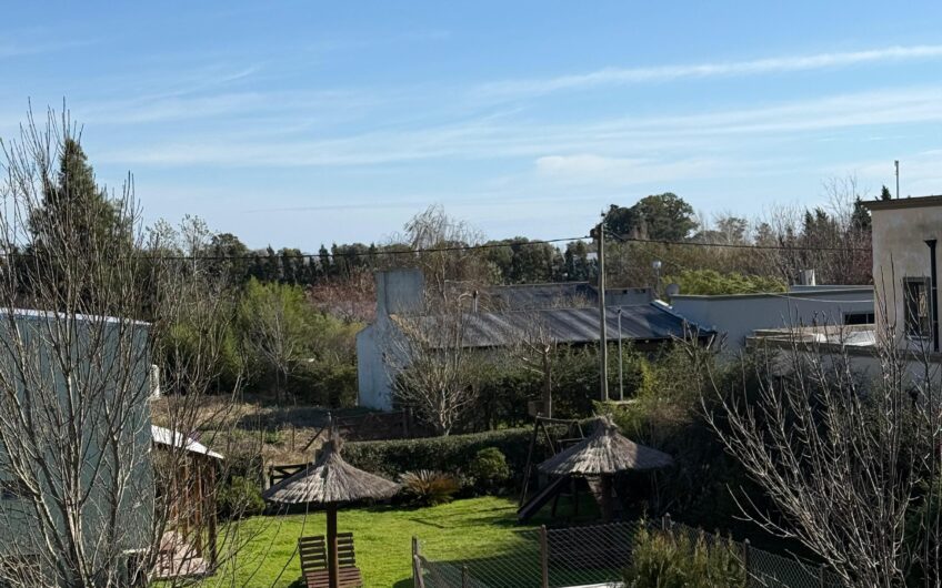 Casa Quinta con Departamentos Turísticos – Barrio La Calandria