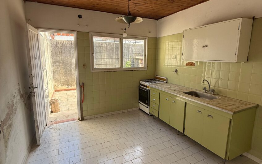 Casa en venta con 2 dormitorios y patio | San Pedro