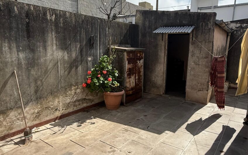 Casa en venta con 2 dormitorios y patio | San Pedro