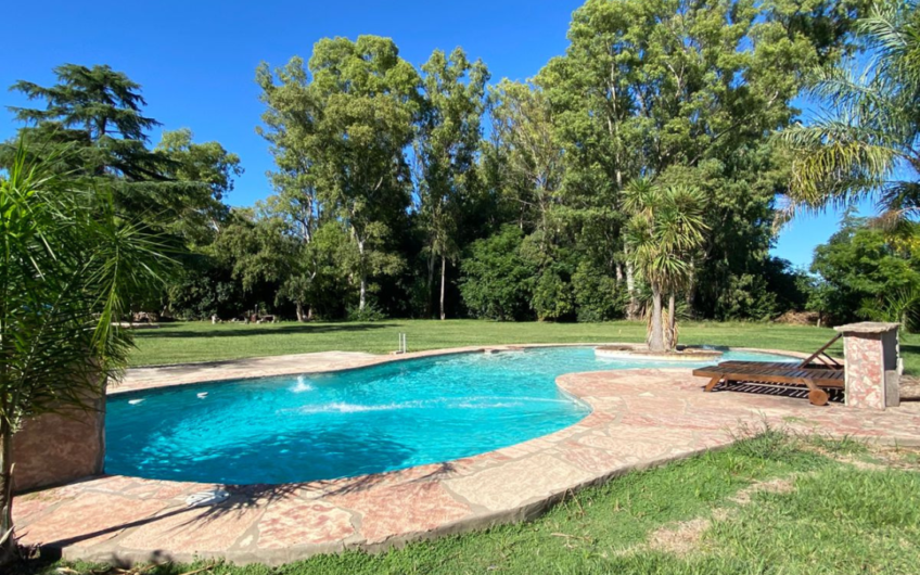 Campo de 11 hectáreas en venta con casas, cabañas, pecán y laguna natural