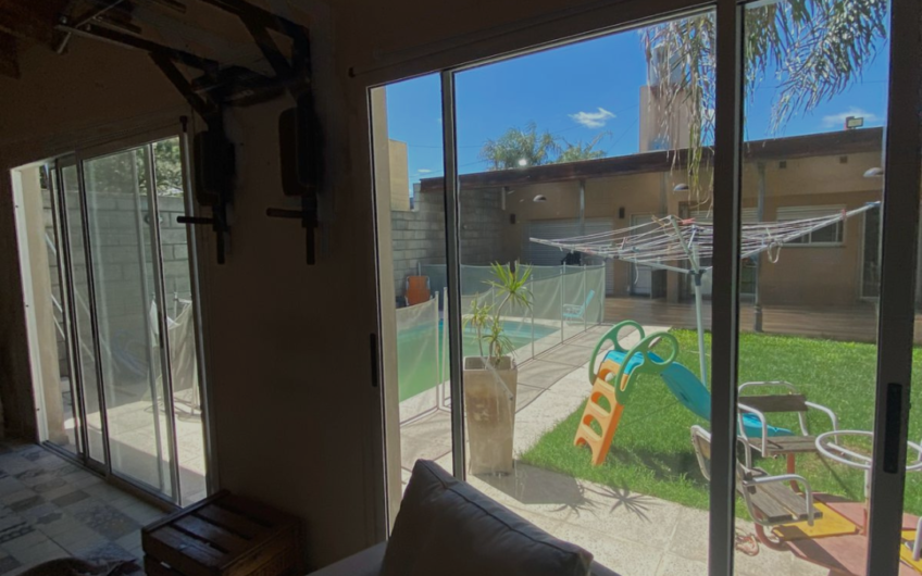 Casa en venta con pileta – Dipietri 1155