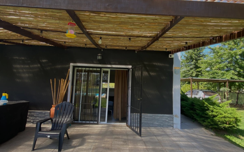 Casa en venta con pileta – Pago chico