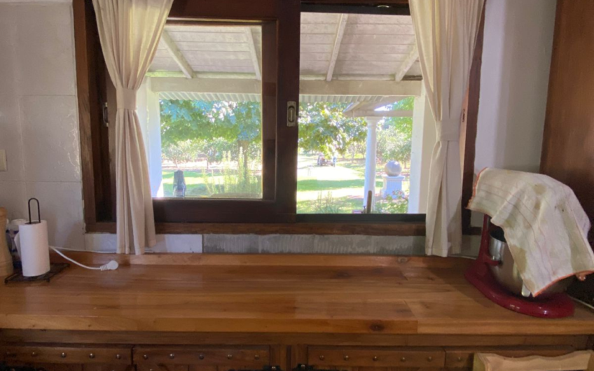 Campo de 11 hectáreas en venta con casas, cabañas, pecán y laguna natural