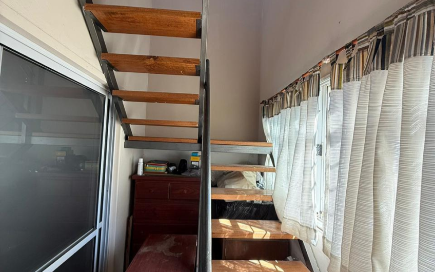 Casa en venta en Irlanda 230 con pileta, 3 dormitorios y garage doble