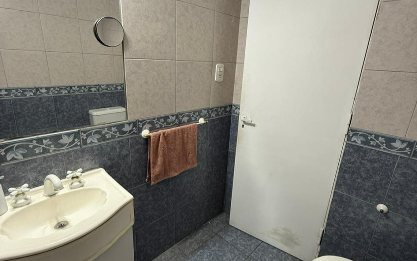 Casa en venta en Irlanda 230 con pileta, 3 dormitorios y garage doble