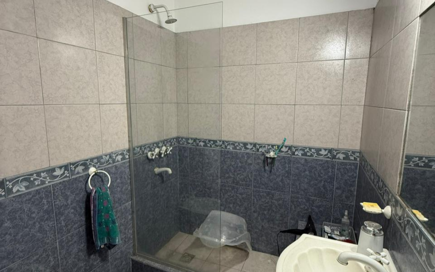 Casa en venta en Irlanda 230 con pileta, 3 dormitorios y garage doble