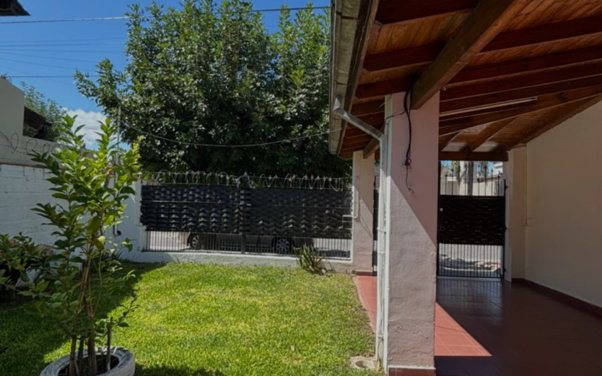 Casa en venta en Litoral 1880 – 4 dormitorios y patio amplio