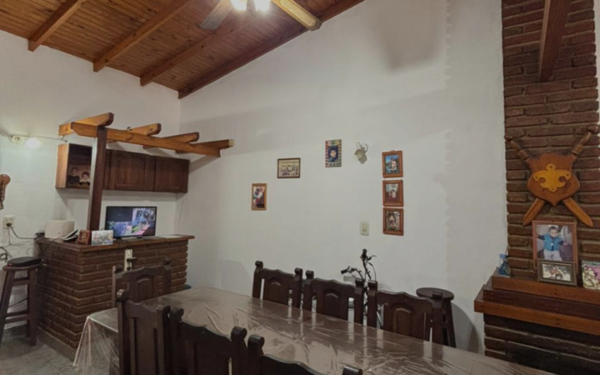Casa en venta en Litoral 1880 – 4 dormitorios y patio amplio