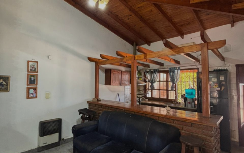 Casa en venta en Litoral 1880 – 4 dormitorios y patio amplio