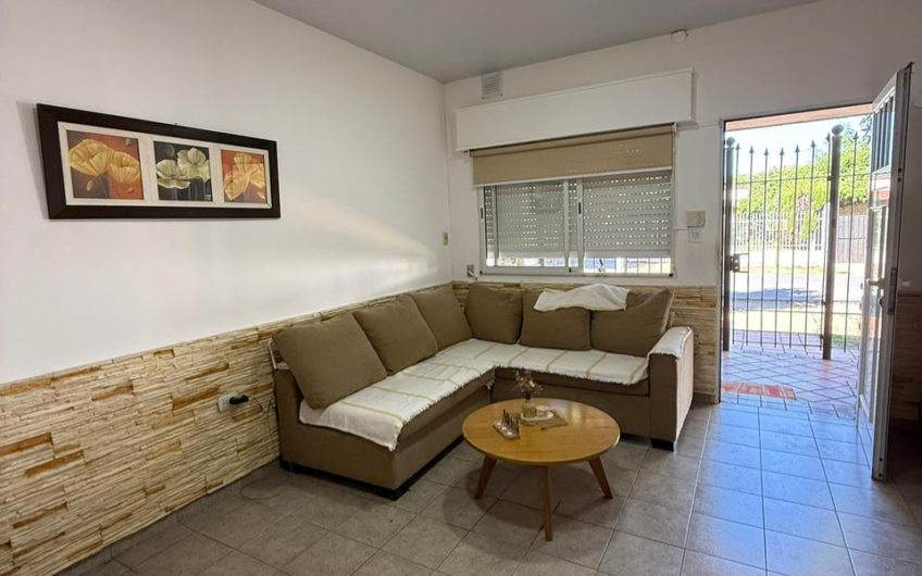 Casa en venta en Irlanda 230 con pileta, 3 dormitorios y garage doble