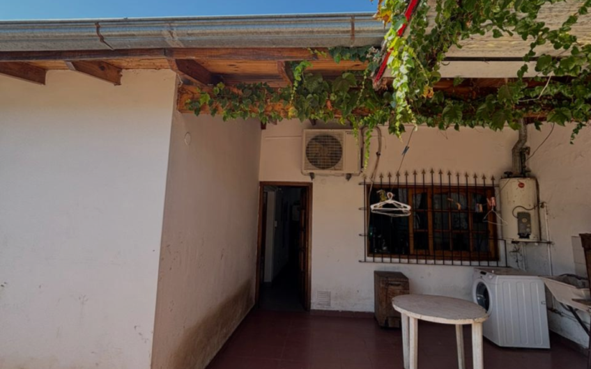 Casa en venta en Litoral 1880 – 4 dormitorios y patio amplio