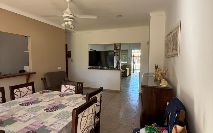 Casa en venta en Irlanda 230 con pileta, 3 dormitorios y garage doble