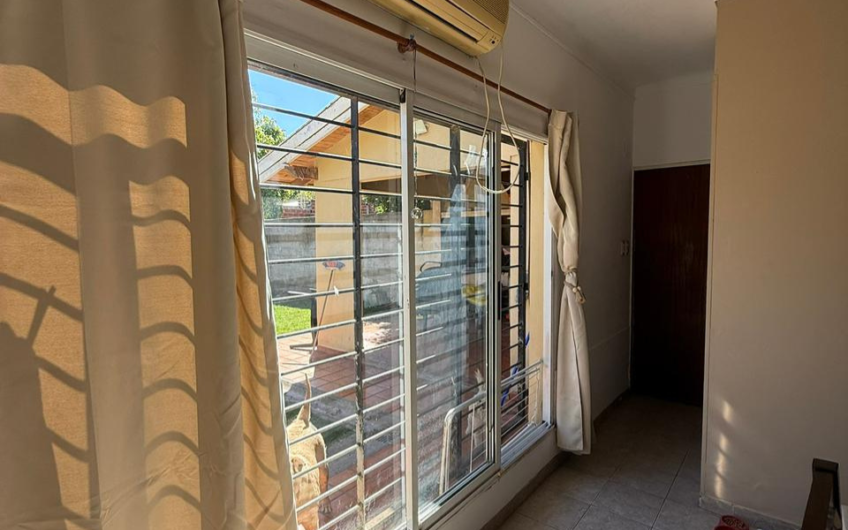 Casa en venta en Irlanda 230 con pileta, 3 dormitorios y garage doble