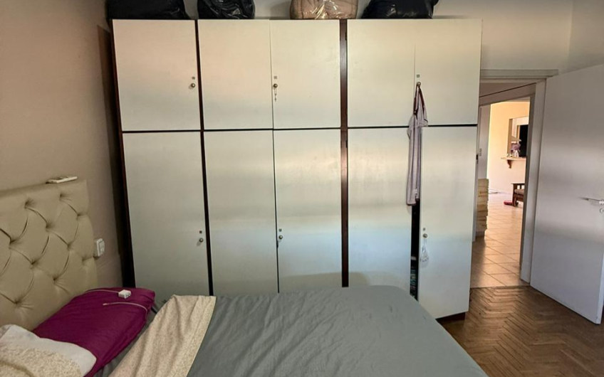 Casa en venta en Irlanda 230 con pileta, 3 dormitorios y garage doble