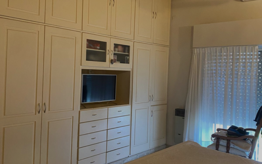 Casa en venta con piscina y amplio parque – 3 dormitorios, quincho y garage doble
