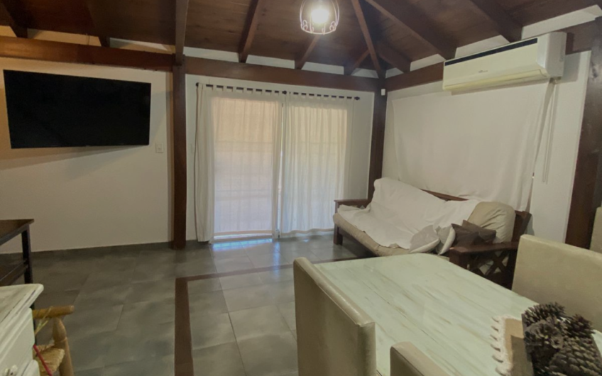 Casa en venta con piscina y amplio parque – 3 dormitorios, quincho y garage doble