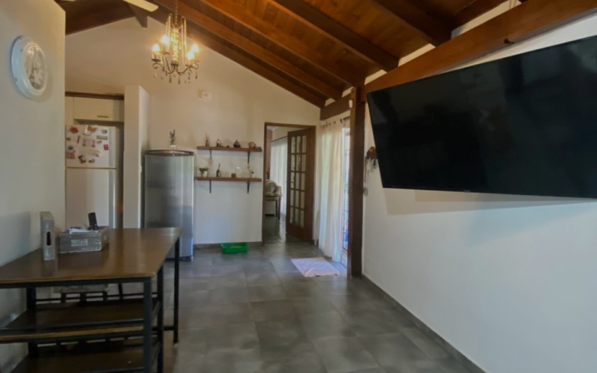 Casa en venta con piscina y amplio parque – 3 dormitorios, quincho y garage doble