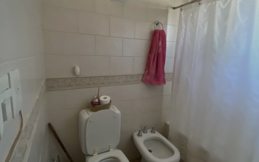Casa en venta con piscina y amplio parque – 3 dormitorios, quincho y garage doble