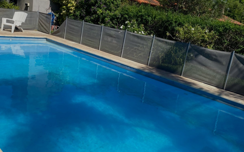 Casa en venta con piscina y amplio parque – 3 dormitorios, quincho y garage doble